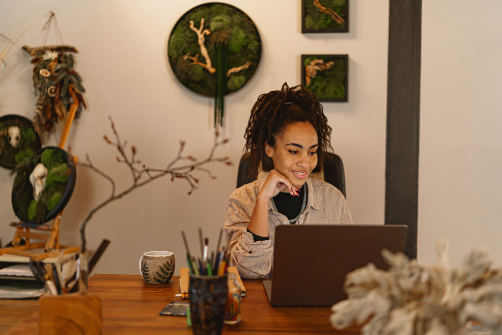 Trabalho online em Casa - Estudando